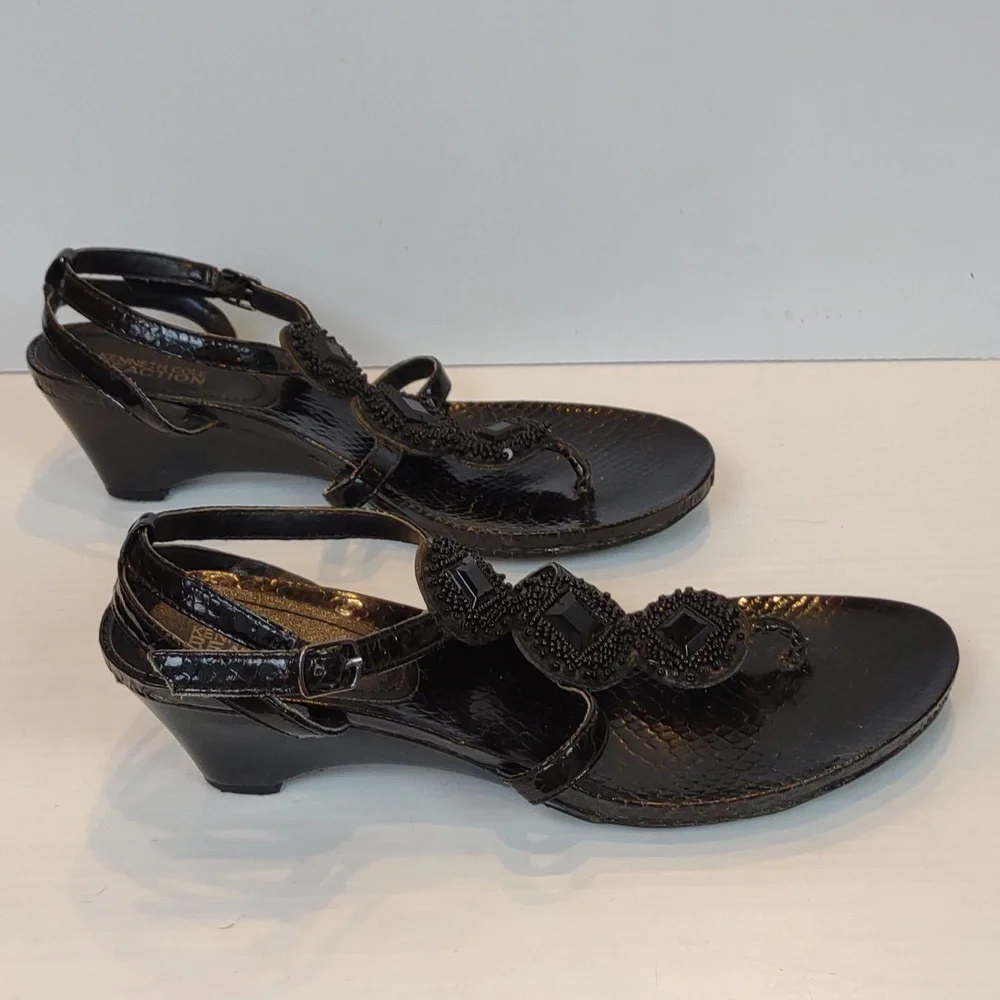 Reaction Kenneth Cole Black Patent Croc Ankle Strap Toe Post Bead Wedge Sandals